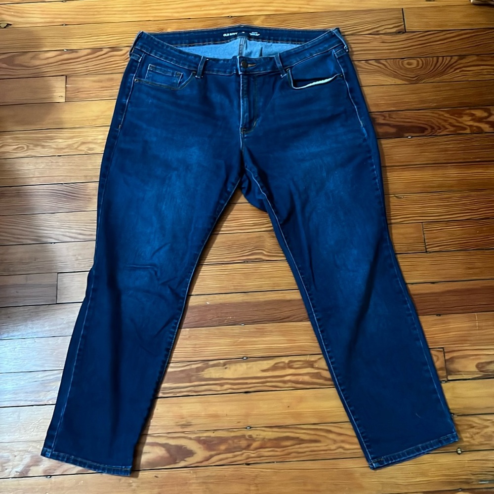 Old Navy Mid-Rise Power Slim Straight Size 16 Short